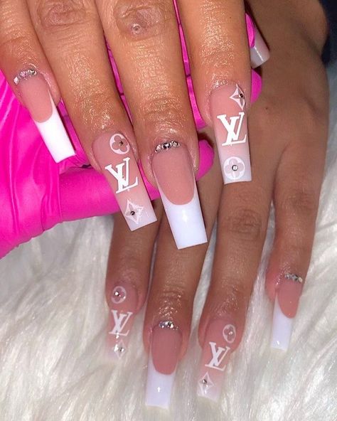 Nails Luis Viton, Designer Brand Nails, Pink Lv Nails, Designer Acrylic Nails Lv, Nail Designs Chanel, Luis Viton Nails, Lv Nails Acrylic, Lv Acrylic Nails, Pretty Gel Nails Short