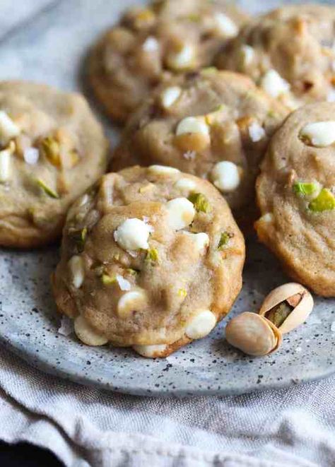 Salted Honey Pistachio Cookies Salted Honey Pistachio Cookies, Honey Pistachio, Rustic Dinner, Easy Homemade Cookies, Pistachio Cookies, Salty Treats, Homemade Cookies, How Sweet Eats, Easy Cookies