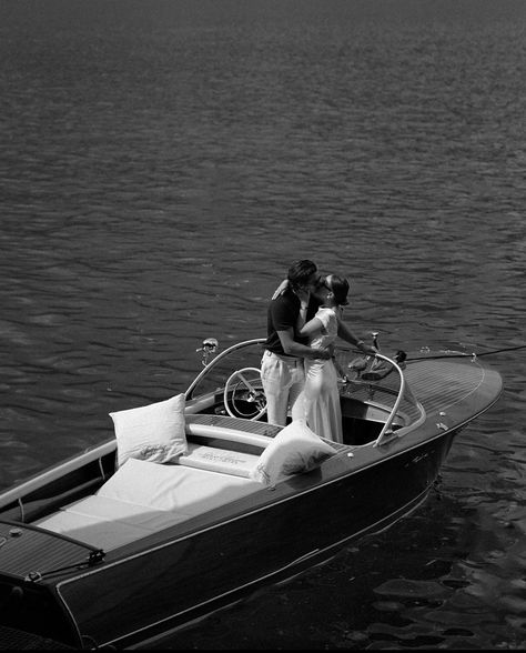 European Wedding Photos, Old Money Couples Aethstetic, Lake Como Boat Photoshoot, Lake Como Couple Photoshoot, Engagement Photoshoot Aesthetic, Engagement Photos On A Boat, Lake Como Photoshoot, Italian Engagement Photos, Lake Como Engagement Photos