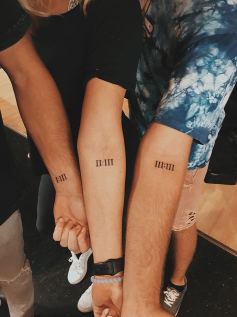 Group Tattoo Ideas, Three Sister Tattoos, Siblings Tattoo For 3, Matching Tattoos For Siblings, Group Tattoos, Matching Bff Tattoos, Matching Bff, Cousin Tattoos, Brother Tattoos