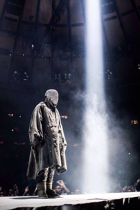 Kanye West Concert, Yeezus Kanye, Kanye West Wallpaper, Yeezus Tour, Kanye Fashion, Kanye West Yeezus, Cultura Hip Hop, Concert Stage Design, Yeezy Fashion