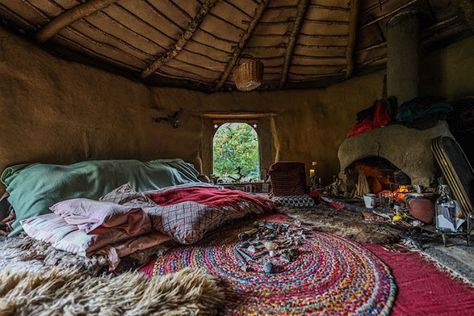 Moon to Moon: natural home Woods Living, Earthen Home, Earthship Home, Mud House, Living Roofs, Hippie Homes, Cob House, Earth Homes, Natural Building