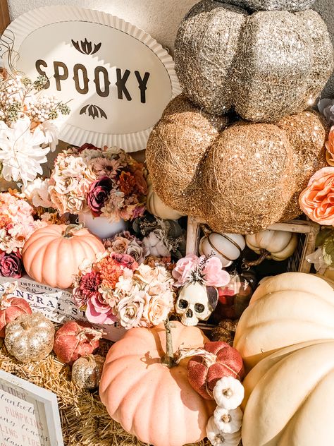 Halloween Fall Front Porch, Rose Gold Halloween, Halloween Fall Decorations, Shabby Chic Halloween, 2023 Decorations, Front Porch Decorations, Porch Halloween, Gold Halloween, Porch Decorations