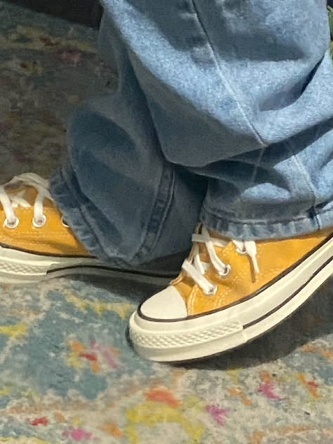 Chuck Taylor 70s Outfit, Dark Red Converse, Yellow Converse, Yellow Clothes, Outfits With Converse, Yellow Aesthetic, Swag Shoes, Mellow Yellow, Beach Babe