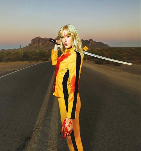 halloween costume blonde bangs long hair kill bill quentin la party look Platinum Blonde Halloween Costumes, Cute Original Halloween Costumes, Halloween Blonde Hair Costume Ideas, Halloween Outfits Blonde, Blonde Bangs Halloween Costume, Halloween Outfits For Blondes, Blonde Hair Costume Ideas, Halloween Costume Ideas Blonde Hair, Halloween Costumes With Blonde Hair