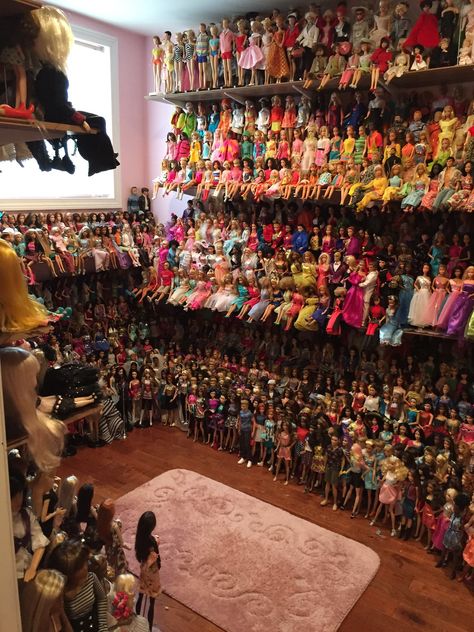 Doll Storage, Doll Room, Wedding Braids, Barbie Room, Pc Gaming Setup, Barbie Diorama, Kawaii Room Decor, Barbie Doll House, Doll Display