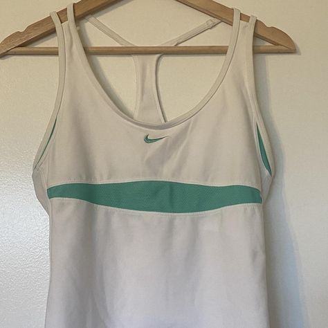 Sporty tank w/built in mesh bra  Size Medium... - Depop Nike Tennis Outfits, Nike Fits, Sporty Clothes, Sport Fits, White Tank Top Women, Nike Retro, Sports Tops, Black Family, Athletic Clothes