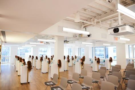 The Learning Space: Moroccanoil Academy Opens in NYC - Career - Modern Salon Salon Academy Interior, Beauty Academy Design, Beauty Academy Interior, Hair Academy Interior Design, Cosmetology Classroom Ideas, Makeup Academy Interior, Salon Decorating, Academy Design, Interior Design India