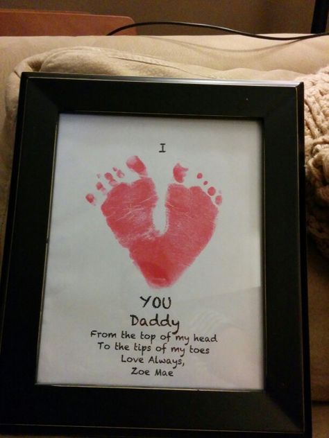 Pinterest success. Will be gift from my daughter to my husband for Father's Day! Diy Father's Day Gifts From Baby, Baby Footprint Keepsake, Diy Father's Day Crafts, Children Crafts, Baby Art Projects, Diy Gifts For Dad, First Fathers Day Gifts, Diy Father's Day Gifts, Foot Print