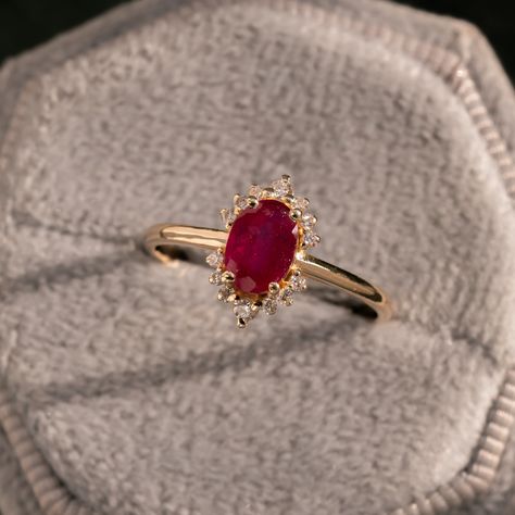 Gemstone Engagement Rings Ruby, Gold Ruby Engagement Rings, Vintage Engagement Rings Ruby Red Stones, Ruby Gold Wedding Ring, Ruby Stone Engagement Ring, Rubi Gold Ring Designs, Gold Ring With Ruby Stone, Engagement Ring With Red Stone, Yellow Gold Ruby Engagement Ring