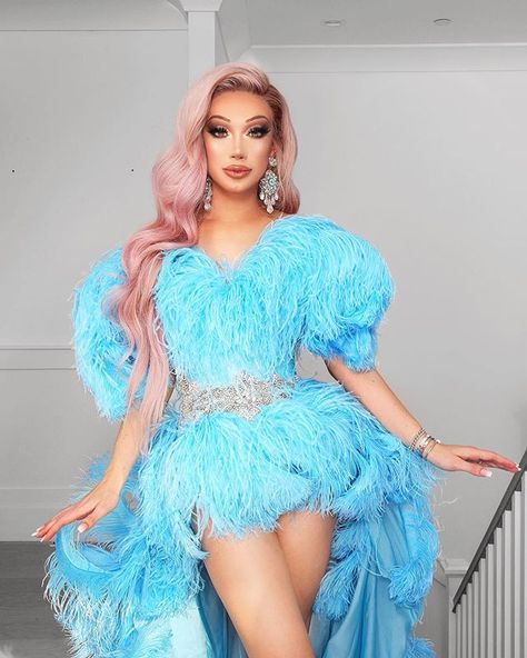 James Charles (@jamescharles) • Instagram photos and videos #dragqueen #glamorous #beauty #gayboy #boysinmakeup Gloria Groove, Queen Outfits, Drag Queen Outfits, Rupaul Drag Queen, Drag Queen Makeup, Art Outfits, Queen Makeup, Queen Costume, Queen Fashion