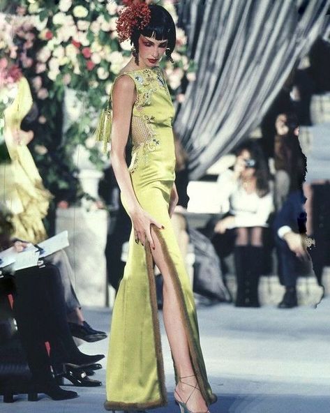 ika | Dior Haute Couture by John Galliano SS1997 Debbie Deitering wearing “Absinthe” embroidered silk satin Chinoiserie evening ensemble. This… | Instagram John Galliano Dior Haute Couture, Couture Dior, Galliano Dior, Fashion Bible, Dior Collection, 90s Runway Fashion, Runway Fashion Couture, Dior Dress, Fashion Moodboard