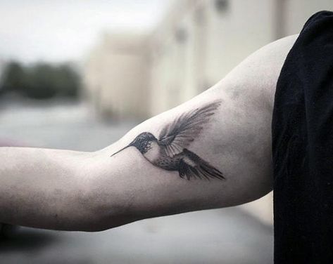 80 Hummingbird Tattoo Designs For Men - Winged Ink Ideas Hummingbird Tattoo Meaning, Hummingbird Tattoo Ideas, Small Hummingbird Tattoo, Tricep Tattoos, Tattoo Ideas For Guys, Small Wave Tattoo, Army Tattoos, Tattoo Shading, Wild Tattoo