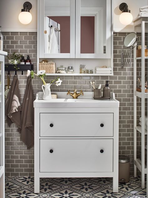 Give your vintage apartment a modern bathroom - IKEA Hemnes Bathroom, Traditional Style Bathroom, White Bathroom Furniture, Cabinets With Glass Doors, Vintage Apartment, Used Cabinets, Traditional Bathrooms, Old Apartments, Wash Stand