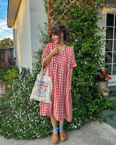 Grandma Aesthetic, Gingham Outfit, Red Linen Dress, Teacher Dresses, Midsize Outfits, Real Style, Real Girls, Cute Simple Outfits, Fashion Fits