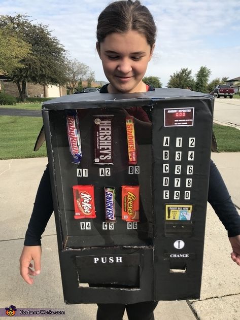 Make A Vending Machine, Vending Machine Costume, Jack O'connell, Homemade Costume, Fun Snacks For Kids, Halloween Costume Contest, Creative Valentines, Diy Valentines Crafts, Costume Diy