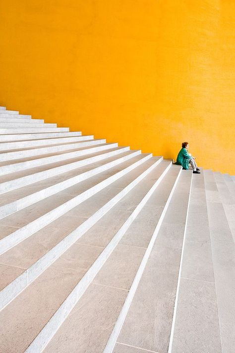 stunning architecture photography Foto Scale, Modern Architecture Photography, High Contrast Photography, Contrast Photography, Line Photography, Fotografi Urban, Stone Steps, Minimal Photography, Yellow Wall