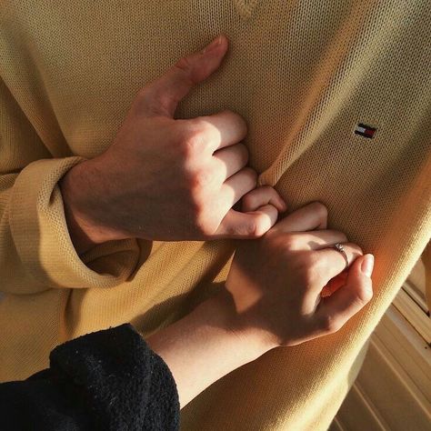 pinky promise Goals Pictures, Foto Tips, Ulzzang Couple, Boyfriend Goals, Foto Poses, Relationship Goals Pictures, Photo Couple, Cute Relationship Goals, Future Boyfriend