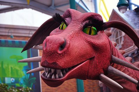 Dragon (Shrek) | by jamimoy Shrek Dragon, Dragon Makeup, Shrek Costume, Dragon Halloween, Dragon Mask, Pottery Animals, Dragon Costume, Dragon Puppet, Clay Dragon