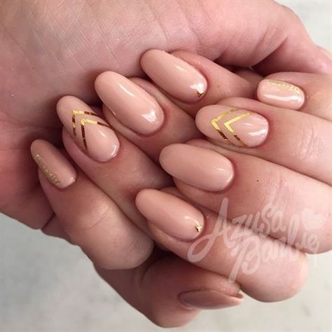 Gold Chevron double striping nail Gold Nude Nails, Tape Nail Designs, Chevron Nail Designs, Line Nail Designs, Chevron Nail Art, Nail Art Designs For Beginners, Nail Bling, Gold Tape, Nail 2023