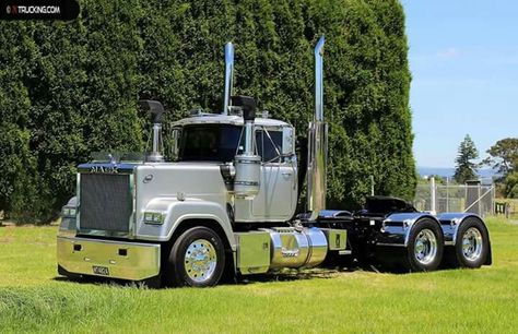 . Mack Trucks Superliner, Mack Superliner, Mack Attack, Freightliner Trucks, Rv Truck, Train Truck, Custom Big Rigs, Show Trucks, Built Truck