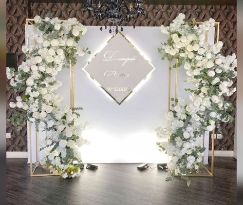 Photoboth Mariage, Green Wedding Decorations, White And Gold Wedding, Reception Backdrop, Decoration Evenementielle, Wedding Background Decoration, Minimalist Wedding Decor, Wedding Reception Backdrop, Wedding Entrance Decor