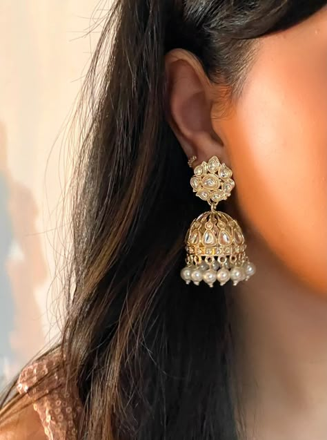 Gold Jhumkas, Brown Things, Desi Jewelry, Pakistani Jewellery, Double Earrings, Ear Chain, Buttocks Workout, Fancy Jewellery Designs, Desi Aesthetic