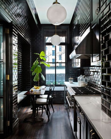 10 Must-Know Decorating Tips for Your Modern Kitchen - Decoholic Vincenzo De Cotiis, Galley Kitchen Design, Galley Kitchens, Dark Kitchen, Black Tiles, Galley Kitchen, New York Apartment, Container Homes, Nyc Apartment