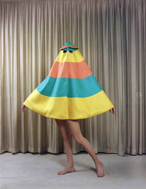 26 Memes and Pics to Tick the Time Away - Funny Gallery High Fashion Outfits, Weird Fashion, 1960s Fashion, 60s Fashion, Fashion Tips For Women, High Fashion, Cool Style, Shopping Outfit, Dress Up