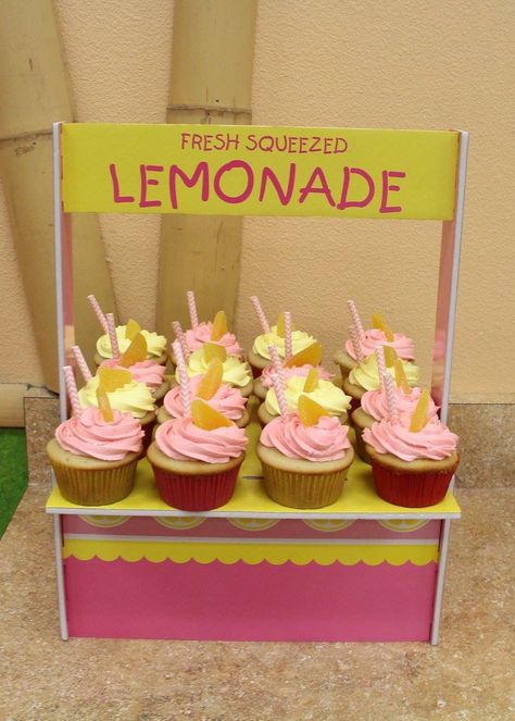 Cupcake Wars Display Ideas, Cupcakes Theme Ideas, Lemonade Stand Cake, Cupcake Contest Ideas, Cupcake Wars Theme Ideas, Cupcake Wars Themes, Fair Themed Cupcakes, Cupcake Competition Ideas, Cupcake Theme Ideas