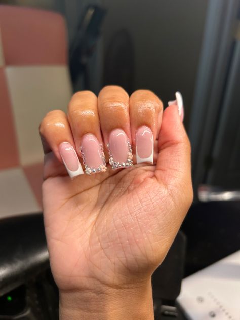 Graduation French Tip Nails, Prom Nails Medium Length, French Tip Nails Black Women, White French Tips With Rhinestones, White French Tip With Gems, Diamond French Tip Nails, Medium French Tip Acrylic Nails, Short Bling Acrylic Nails, French Tip With Rhinestones