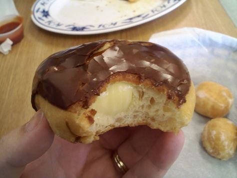 Dunkin' Donuts Flavors, In Order Of Greatness Boston Cream Pie Recipe, Boston Cream Donut, Cream Filling Recipe, Dunkin Donut, Cream Donut, Donut Flavors, Cheesecake Squares, Boston Cream Pie, Boston Cream