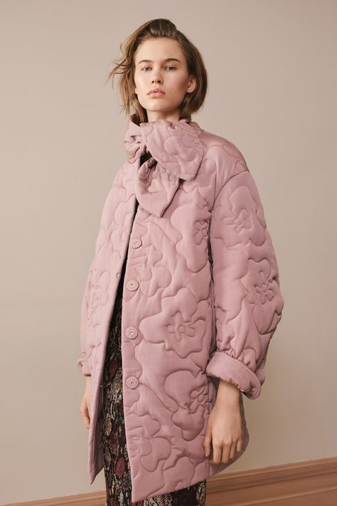 Rebecca Taylor Fall 2019 Ready-to-Wear Fashion Show - Vogue Quilted Clothes, New York Fall, Vintage Mode, Christian Siriano, Quilted Coat, Rachel Comey, Patchwork Quilt, 가을 패션, Rebecca Taylor