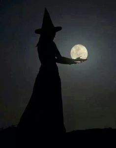 Holding Moon, About Halloween, Fall Theme, Season Of The Witch, Halloween Images, Wicked Witch, Witch Aesthetic, Witch Art, Halloween Pictures