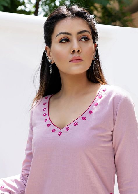 V Neck Kurti Design, Straight Kurti Designs, 50 Blouse Designs, Kurta And Pants, Women Kurta, Simple Kurta Designs, Simple Kurti Designs, Kurti Designs Latest, Kurta Neck Design