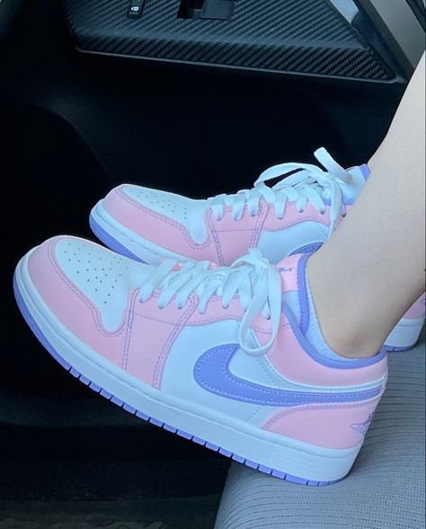 Cute Nike Shoes Purple, Pink And Purple Nike Shoes, Nike Purple Shoes Women, Pink And Purple Sneakers, Pink And Purple Shoes, Nike Jordan Pink, Purple Jordans Outfit, Lavender Sneakers, Nike Custom Pink Sneakers For Spring