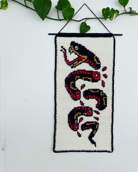 Snake Traditional Tattoo, Crochet Tattoo, Crochet Wall Hanging, Tapestry Pattern, Crochet Chain, Crochet Wall Hangings, Tapestry Crochet Patterns, Crochet Design Pattern, Beginner Crochet Projects