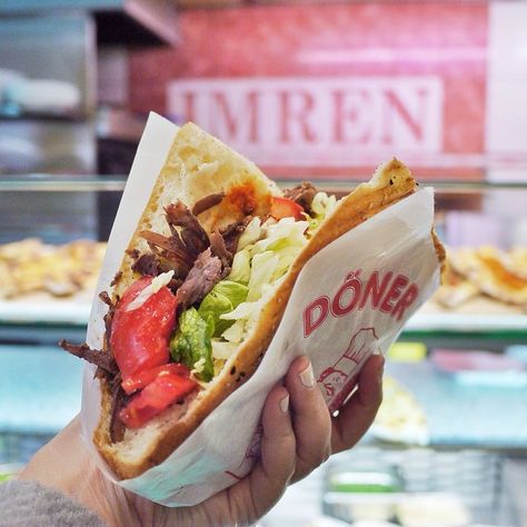 Doner Kebabs, Food Europe, Turkish Pizza, Döner Kebab, Doner Kebab, Grilled Veggies, Healthy Work Snacks, European Food, Turkish Recipes