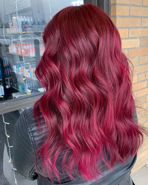 Red Pink Hair, Dark Pink Hair, Maroon Hair, Magenta Hair, Red Hair Inspo, Hair Color Burgundy, Hair Upstyles, Glamorous Hair, Grey Ombre