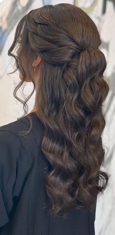 Wavy Hairstyles Updo, Hair Styles For Party Night, Hairstyles For Party Night, Hairstyles For A Party, Romantic Updos, Soft Wavy Hair, Bridesmaid Hair Inspo, Party Hairstyle, Cute Prom Hairstyles