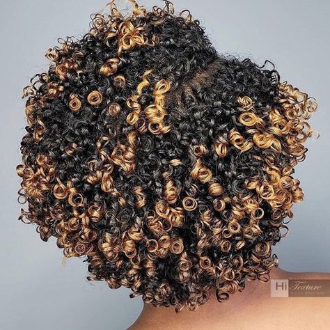 Highlighted Curls, Natural Golden Blonde, Hairstyles For Short Natural Hair, Combover Hairstyles, Short Natural Curls, Short Textured Hair, Cabello Afro Natural, Short Natural Hair, Tapered Hair