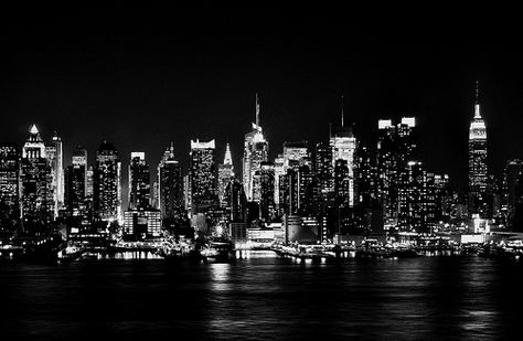 NYC ❤️ Skyline New York, Monochrome Posters, New York Wallpaper, Scenic Travel, Black And White City, I Love Nyc, New York Pictures, Empire Strikes Back, Back In Black