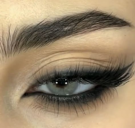 Prom Eye Makeup, Flot Makeup, Makeup Tutorial Eyeliner, Swag Makeup, Eye Makeup Pictures, Pinterest Makeup, Dope Makeup, Makijaż Smokey Eye, Eye Makeup Designs