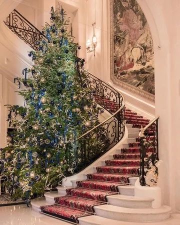 French Christmas Tree, Parisian Hotel, Ritz Paris, English Christmas, Christmas Tree Dress, French Christmas, Place Vendome, Instagram Christmas, Christmas Style