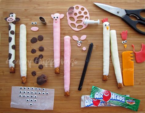 Hungry Happenings: Chocolate Dipped Pretzel Sticks Decorated to look like Farm Animals Pretzel Pops, Pretzel Treats, Cow Birthday Parties, Barnyard Birthday Party, Chocolate Covered Pretzel Rods, Farm Theme Birthday, Chocolate Dipped Pretzels, Farm Themed Birthday Party, Pretzel Dip