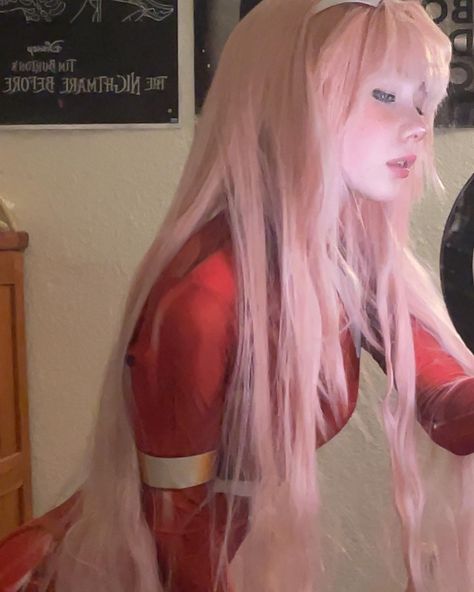 zero two :3 - - - - - #darlinginthefranxx #darlinginthefranxxcosplay #darlinginthefranxxzerotwo #zerotwo #zerotwocosplay #cosplay #cosplaygirl #egirl #altgirl #fyp #foryou #foryoupage #explore #fypシ Goth Zero Two, Egirl Costume, Blonde Anime Cosplay, Cosplay Zero Two, Characters To Cosplay, Cosplay Aesthetic, Zero Two Cosplay, Egirl Pfp, Sakura Haruno Cosplay