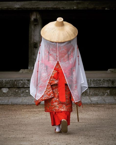 Japanese Veil Hat, Japanese Hat Traditional, Heian Period Clothing, Mage Designs, Trad Fashion, Origami Clothes, Japanese Hat, Cat Samurai, Chinese Hat