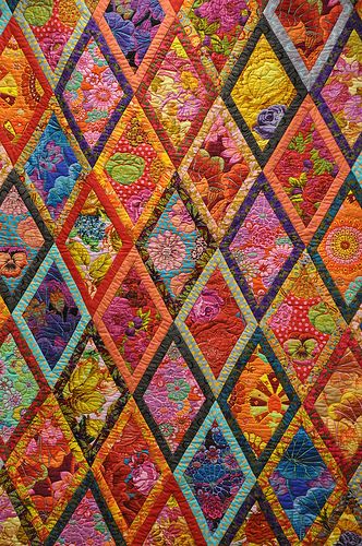 scrap quilt Kaffe Fassett Quilts, Colorful Quilt, Kaffe Fassett Fabric, Quilt Modernen, Free Spirit Fabrics, Patchwork Quilting, Kaffe Fassett, Quilting Crafts, Diamond Quilt