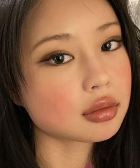 Cool Minimalist Makeup, Igari Makeup Tan Skin, 2000s Asian Makeup, Japanese Igari Makeup, Igari Makeup Dark Skin, Ethereal Aesthetic Makeup, Ingenue Makeup, Igari Makeup, 90s Makeup Look