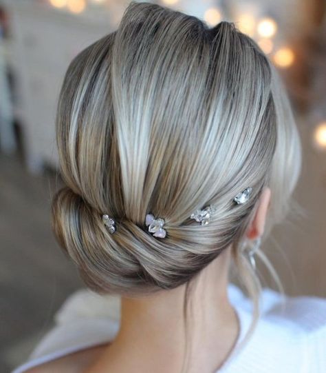 Short Hairstyle Women Updo Easy, Updo For Wedding, Mob Hair, Wedding Hairstyles For Short Hair, Short Bridal Hair, Pepper Hair, Bridemaids Hairstyles, Sparkly Hair Accessories, Short Hair Bride